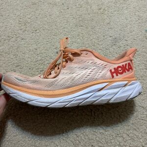 SIZE 9 WOMENS HOKA CLIFTON 8